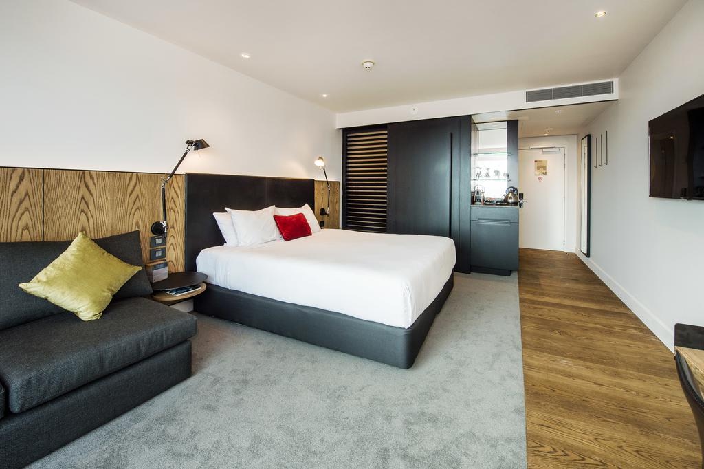 The Grand By Skycity Auckland Exterior photo A room at the Hotel